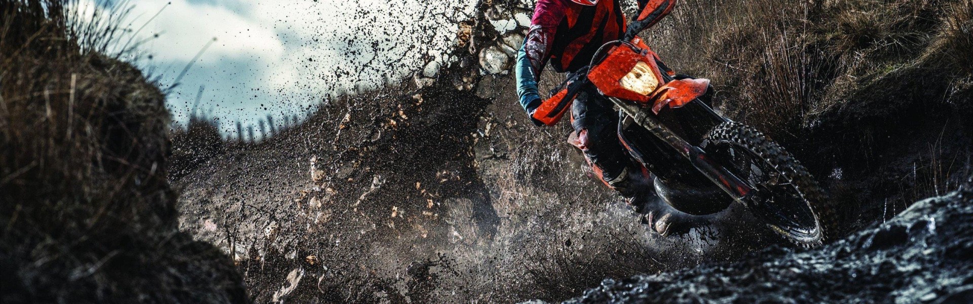 又是你！18岁后卫阿马拉-纳洛两度亮相利物浦一线队，两度染红引轩然大波