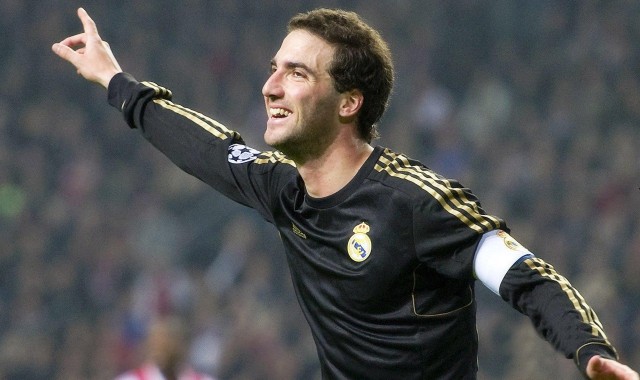 范德芬头球双响闪耀新白鹿巷，热刺力擒埃弗顿迎关键胜利