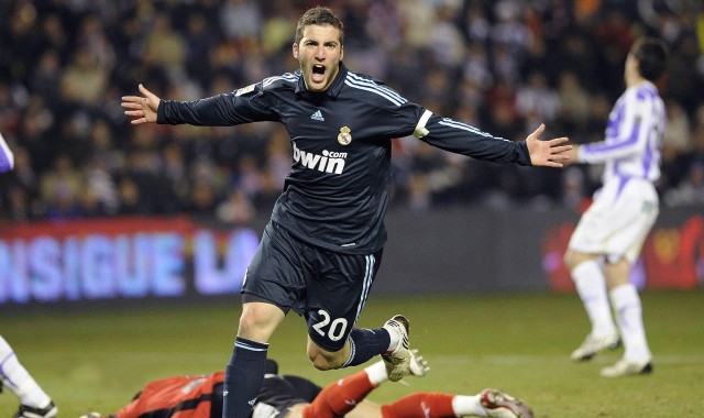 欧冠巅峰战前悬疑，姆巴佩伤病迷雾笼罩，曼城克星能否再度亮剑？